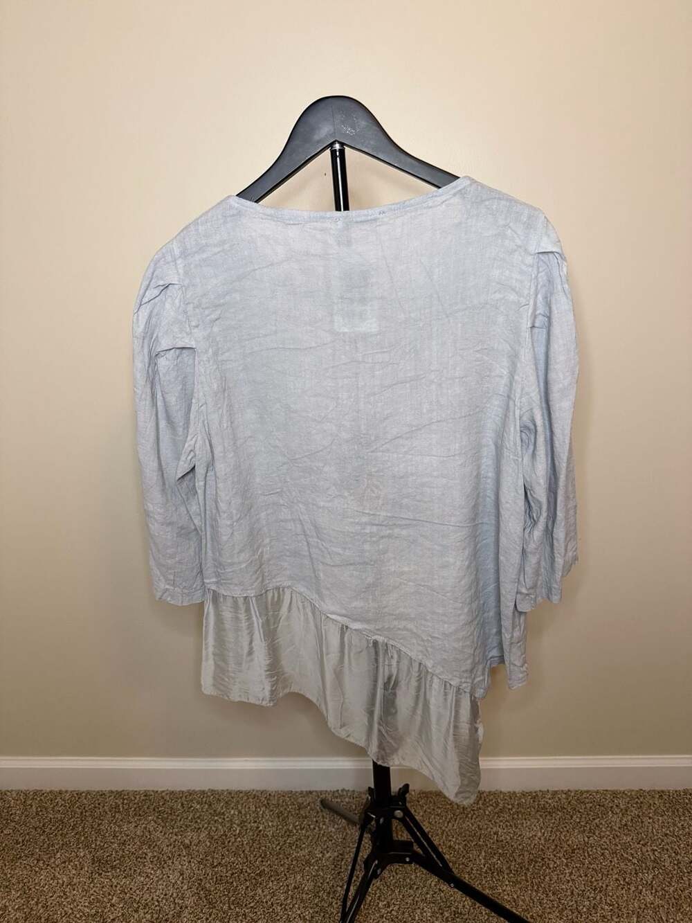 SAGA Made in Italy 100% Linen Asymmetrical Ruffle Hem Top Grey - Picture 5 of 8